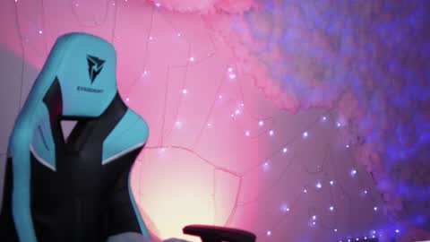 little girl who is always rightLisa online show from December 18, 2024, 2:21 am