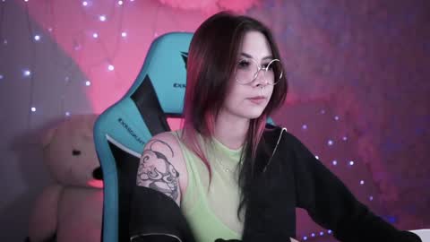 little girl who is always rightLisa online show from December 18, 2024, 5:59 am