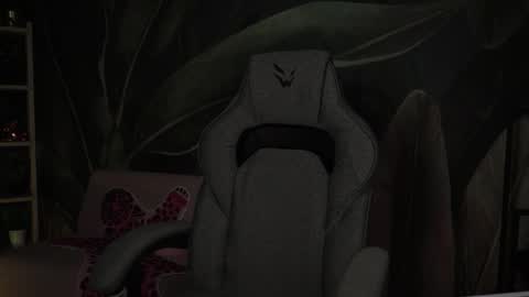 little girl who is always rightLisa online show from October 21, 2025, 2:01 am