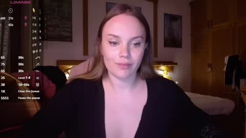 Lana online show from April 19, 2026, 7:27 pm