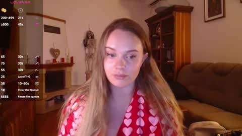 Lana online show from June 28, 2026, 7:42 pm