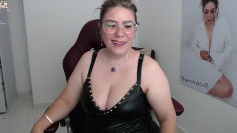 Snapshot of wet_liss chatting on December 31, 2024, 4:57 pm Diva online show from December 31, 2024, 4:57 pm