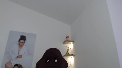 Snapshot of wet_liss chatting on February 21, 2026, 5:25 pm Diva online show from February 21, 2026, 5:25 pm