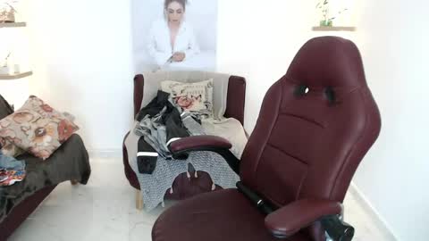 Snapshot of wet_liss chatting on April 30, 2026, 8:57 pm Diva online show from April 30, 2026, 8:57 pm