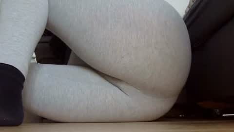 wet_pants2022 online show from November 27, 2025, 1:13 pm