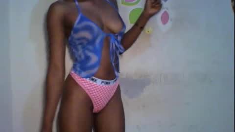 Snapshot of wet_pussy200 chatting on October 31, 2025, 8:32 pm Bella online show from October 31, 2025, 8:32 pm