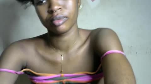 Snapshot of wet_pussy200 chatting on November 8, 2025, 8:40 pm Bella online show from November 8, 2025, 8:40 pm