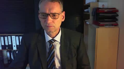 Snapshot of wetsuitedman chatting on January 4, 2025, 12:38 pm Franz online show from January 4, 2025, 12:38 pm