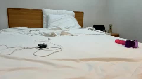 weweeworld online show from April 16, 2026, 9:39 pm