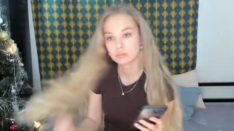 Snapshot of wh1teangelx chatting on December 3, 2025, 7:05 am Kate online show from December 3, 2025, 7:05 am