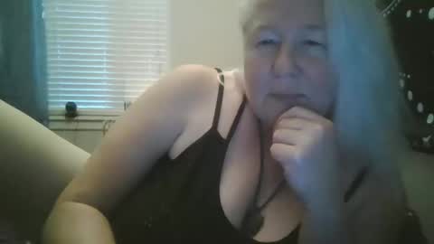 Snapshot of whipsnap19 chatting on October 18, 2025, 12:06 pm whipsnap19 online show from October 18, 2025, 12:06 pm