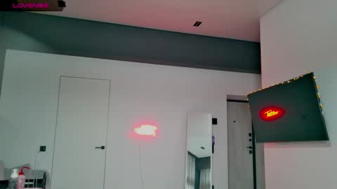 Max online show from December 22, 2025, 3:25 am