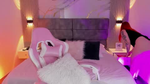 whiteatenea online show from February 18, 2026, 3:24 am