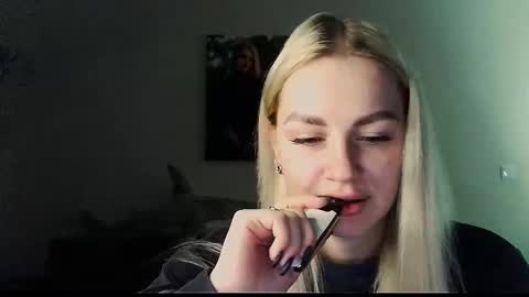 whitehex666 online show from December 3, 2025, 4:49 pm