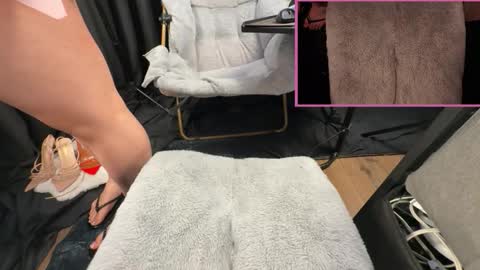 whiteporsche online show from January 5, 2026, 8:34 pm