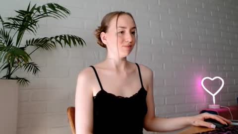 Snapshot of whiteprincessluna chatting on July 16, 2026, 12:33 pm You wont find me here on Saturdays and Sundays online show from July 16, 2026, 12:33 pm