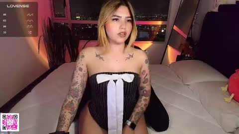 Snapshot of whites_emma chatting on February 18, 2025, 2:27 am EMMA online show from February 18, 2025, 2:27 am