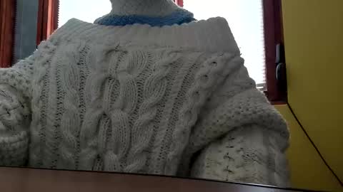 Snapshot of whitesweater chatting on November 10, 2025, 8:13 am whitesweater online show from November 10, 2025, 8:13 am