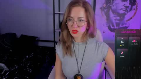 Snapshot of whitneypunnch chatting on October 28, 2025, 9:35 am whitneypunnch online show from October 28, 2025, 9:35 am