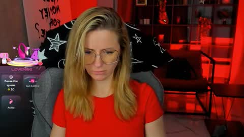 Snapshot of whitneypunnch chatting on February 3, 2026, 3:39 pm whitneypunnch online show from February 3, 2026, 3:39 pm