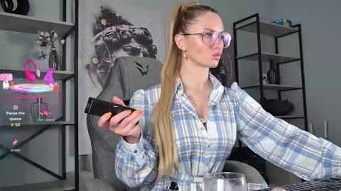 Snapshot of whitneypunnch chatting on February 14, 2026, 11:40 am whitneypunnch online show from February 14, 2026, 11:40 am