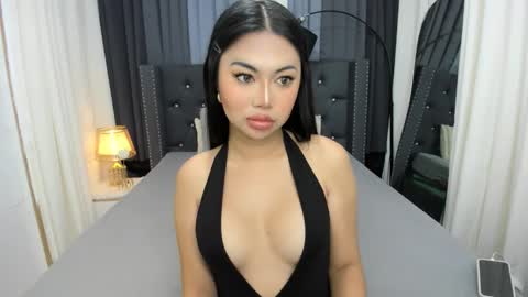 Snapshot of whoss_sofia chatting on November 18, 2025, 5:23 am Sofia online show from November 18, 2025, 5:23 am