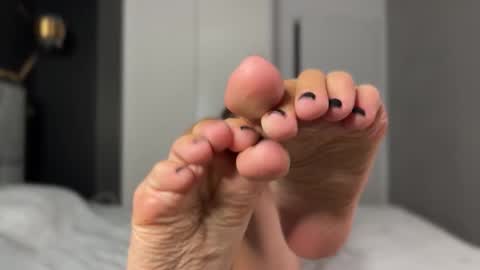 Snapshot of why_____not chatting on October 9, 2025, 4:27 pm Alice online show from October 9, 2025, 4:27 pm