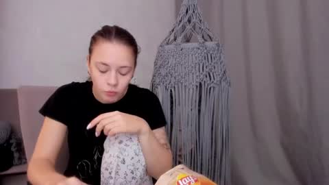 Veronica online show from March 6, 2025, 4:17 pm