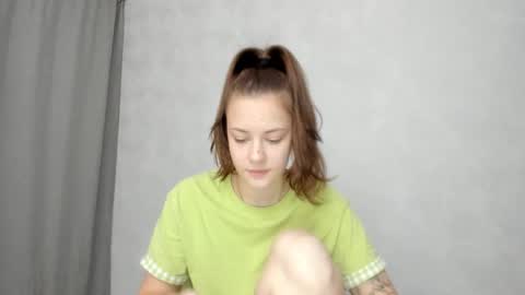 Snapshot of why_again_me chatting on February 5, 2026, 9:52 pm Veronica online show from February 5, 2026, 9:52 pm