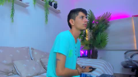 Snapshot of wickedboy_twink chatting on October 26, 2025, 1:06 pm JAISON online show from October 26, 2025, 1:06 pm