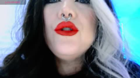 Laura  online show from April 1, 2026, 9:23 pm