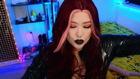 Laura  online show from May 10, 2026, 9:42 pm