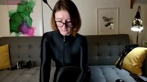 wild_peony online show from September 14, 2025, 5:12 pm