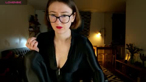 wild_peony online show from October 9, 2025, 6:28 pm