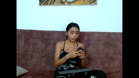 Snapshot of wild_roomxxx chatting on October 28, 2025, 8:00 pm Wild RoomXxX online show from October 28, 2025, 8:00 pm