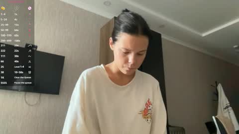 Mia online show from September 11, 2025, 5:18 am