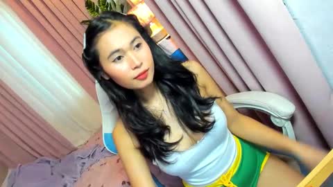 Snapshot of wildkittytrans chatting on November 16, 2025, 7:47 am CHRISTINE online show from November 16, 2025, 7:47 am