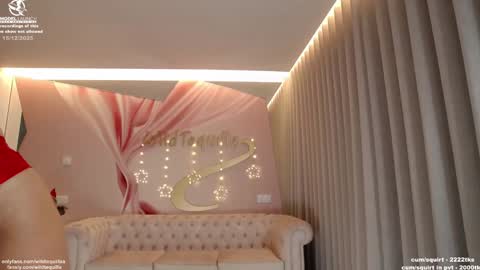 Lili online show from December 15, 2025, 8:13 pm