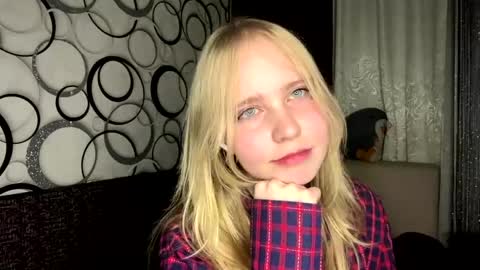 Anny online show from June 1, 2026, 12:18 pm