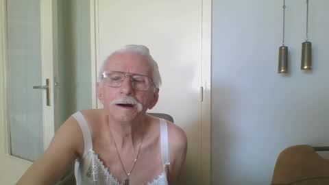 willem77779 online show from April 22, 2026, 11:45 am