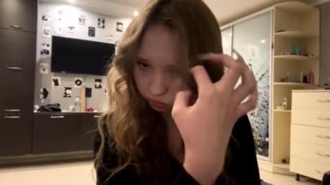 Snapshot of willenasow chatting on December 22, 2025, 7:11 pm Olivia online show from December 22, 2025, 7:11 pm