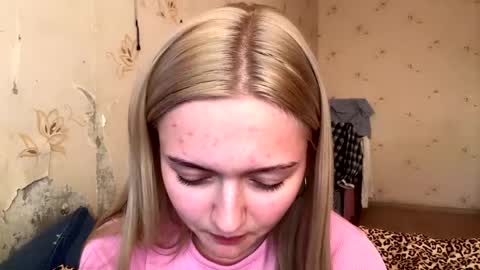 Sophia online show from April 16, 2026, 2:18 pm