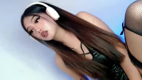 LE XI online show from November 25, 2025, 2:06 pm