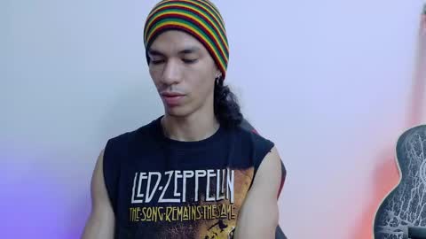 Snapshot of willy_veins chatting on April 24, 2026, 9:23 am willy_veins online show from April 24, 2026, 9:23 am