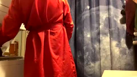 Snapshot of wiltryanything2x chatting on November 12, 2025, 3:40 am Will online show from November 12, 2025, 3:40 am