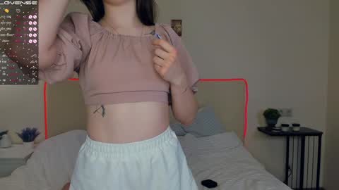 Snapshot of wine_on_lips chatting on January 28, 2025, 7:11 am Amalia and Mia online show from January 28, 2025, 7:11 am