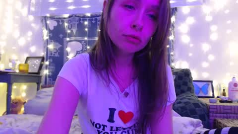 Snapshot of wingardiumleveveosa chatting on December 6, 2024, 3:30 am Eevie online show from December 6, 2024, 3:30 am