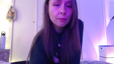 Snapshot of wingardiumleveveosa chatting on January 10, 2025, 11:50 pm Eevie online show from January 10, 2025, 11:50 pm