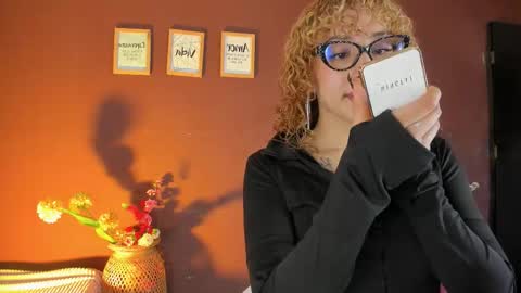 Snapshot of wini_fer chatting on November 19, 2025, 12:27 pm Wini Fer online show from November 19, 2025, 12:27 pm