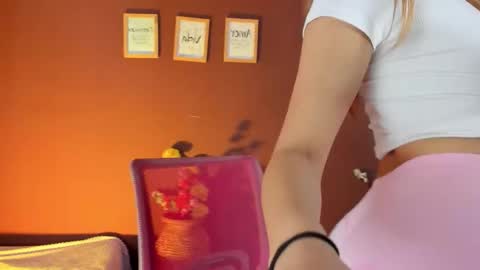 Snapshot of wini_fer chatting on November 28, 2025, 1:14 pm Wini Fer online show from November 28, 2025, 1:14 pm
